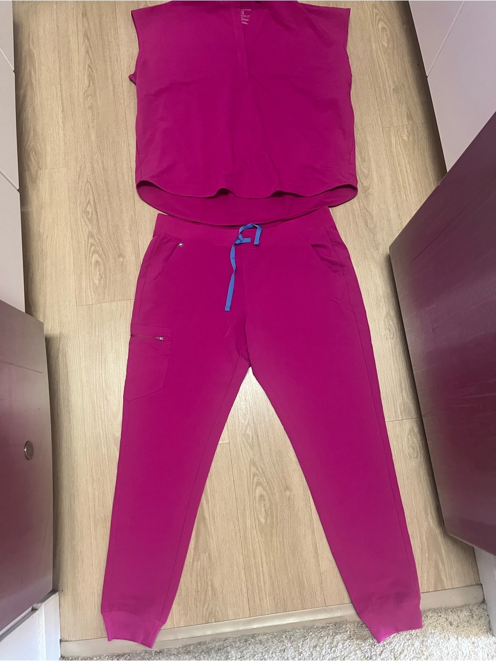 Figs raspberry Drawstring Yola Jogger and top set